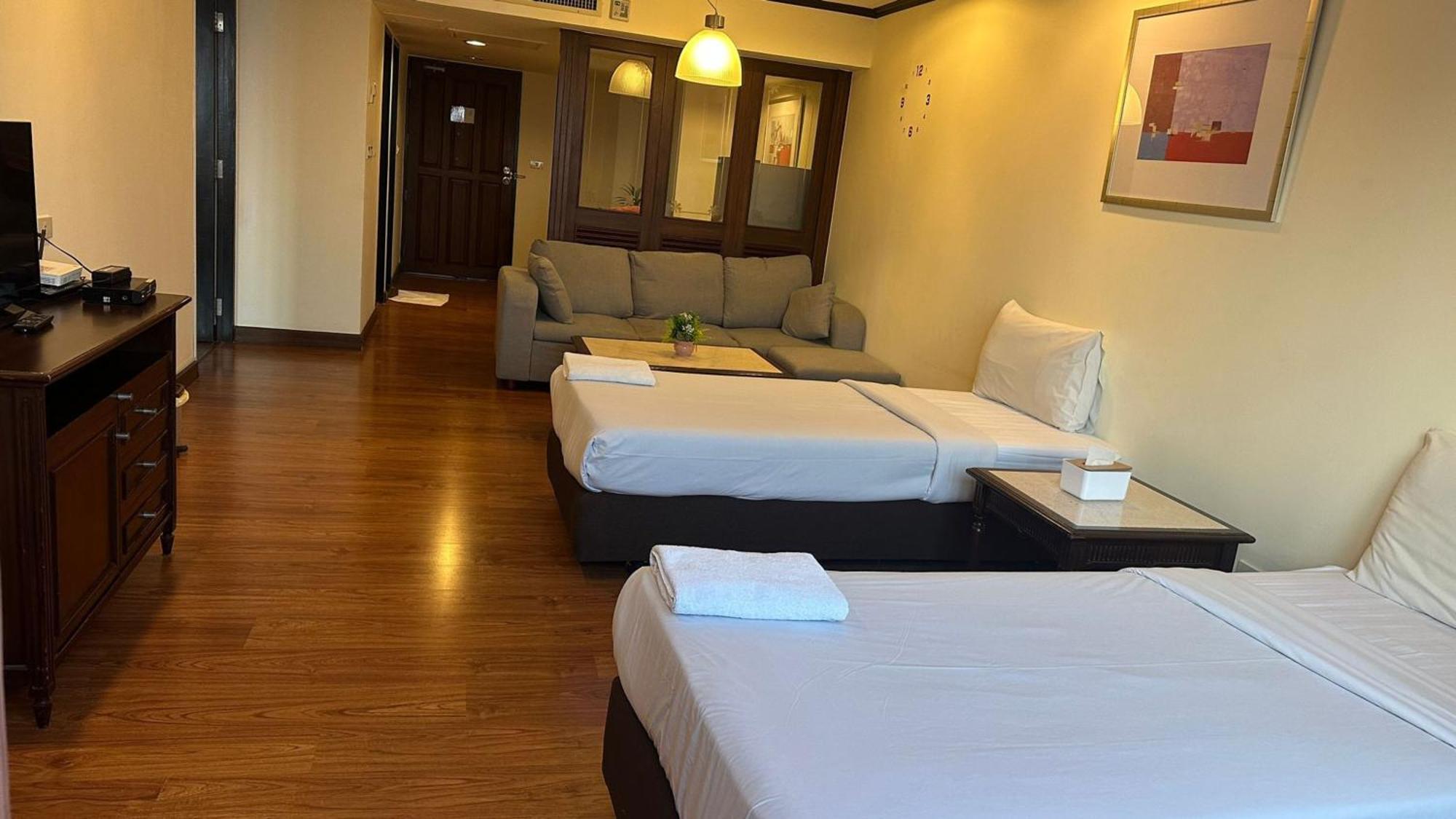 Отель Omni Tower Sukhumvit Nana Direct Бангкок Экстерьер фото