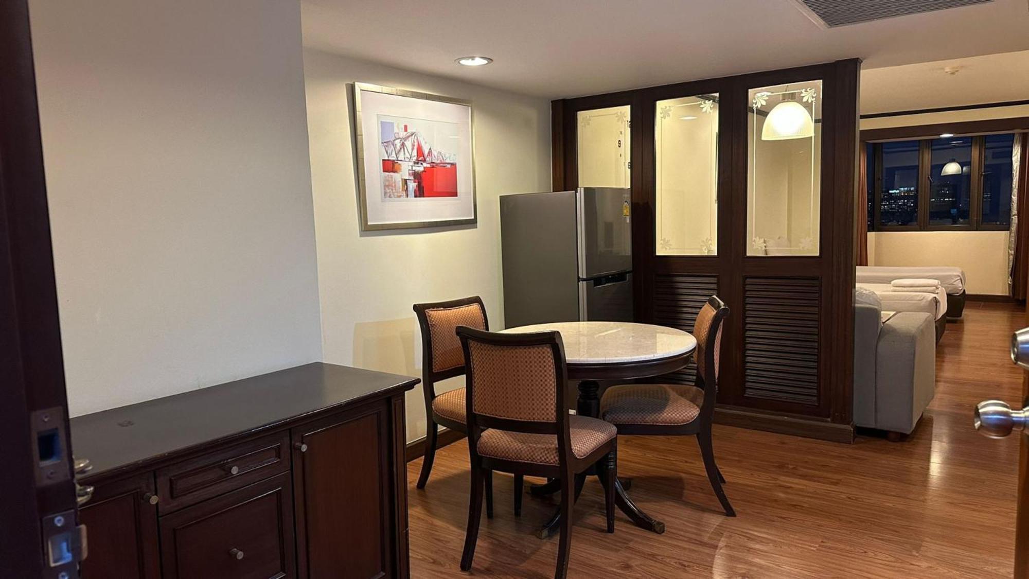 Отель Omni Tower Sukhumvit Nana Direct Бангкок Экстерьер фото