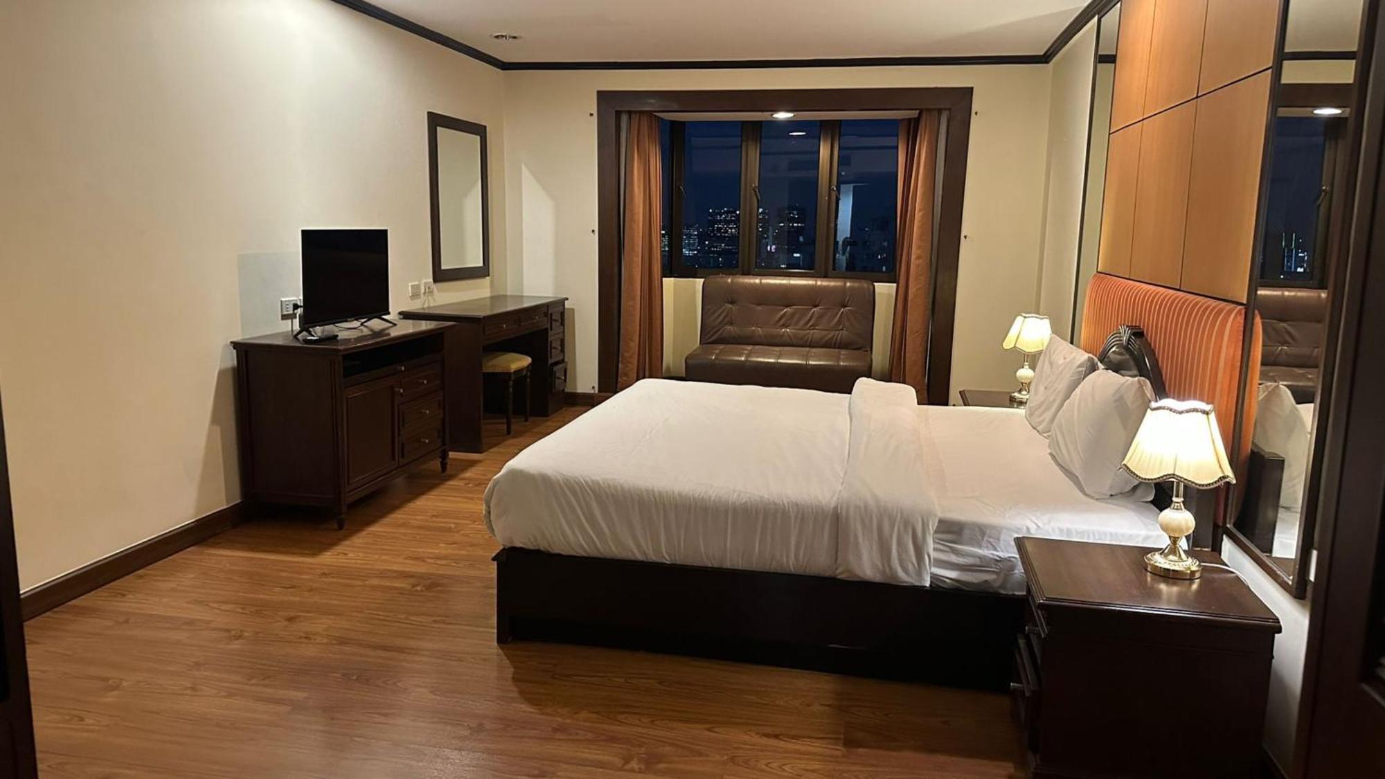 Отель Omni Tower Sukhumvit Nana Direct Бангкок Экстерьер фото
