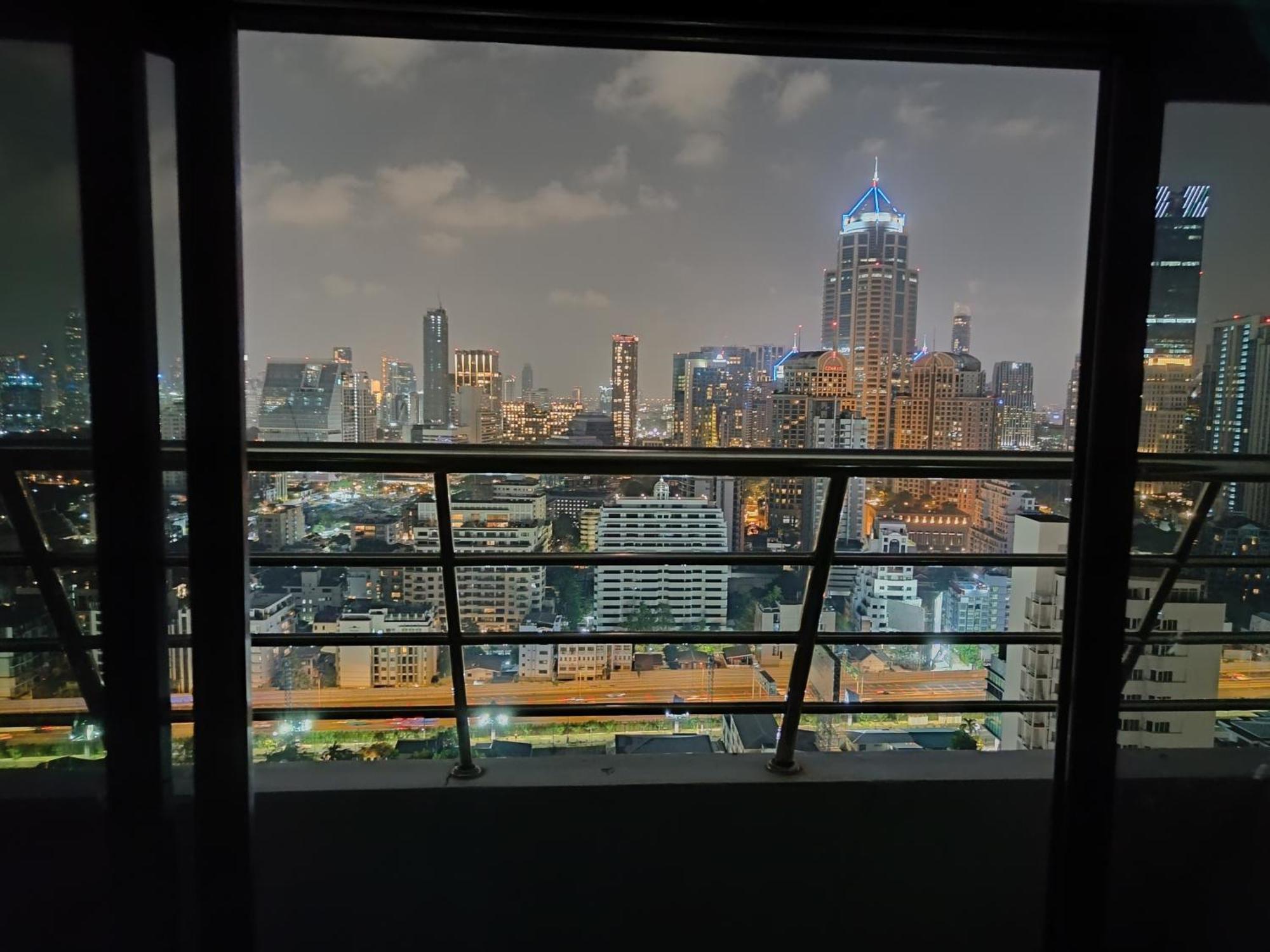 Отель Omni Tower Sukhumvit Nana Direct Бангкок Экстерьер фото