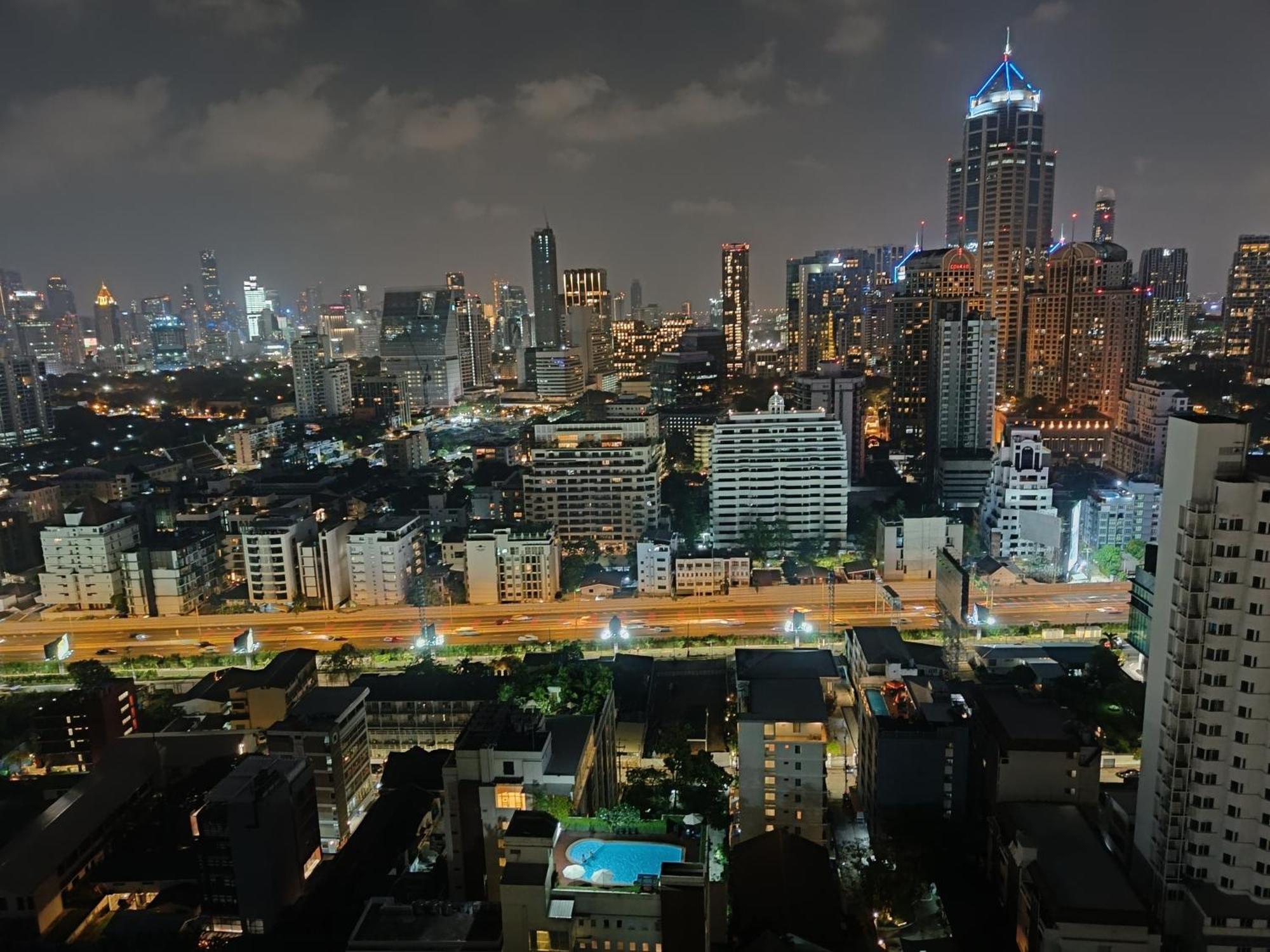 Отель Omni Tower Sukhumvit Nana Direct Бангкок Экстерьер фото