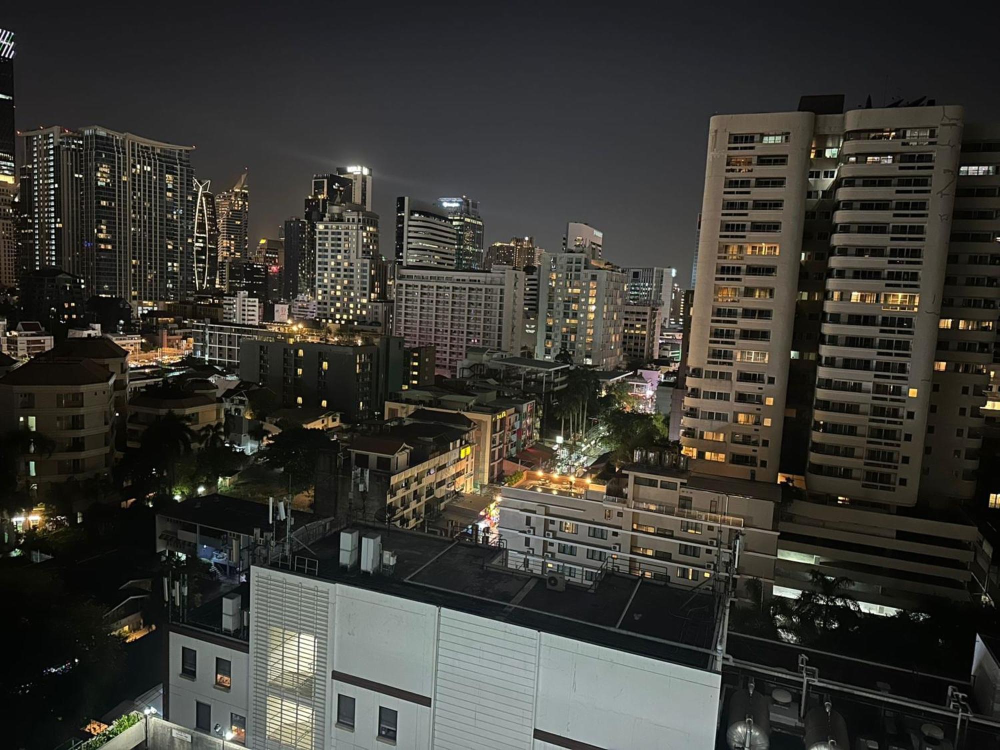 Отель Omni Tower Sukhumvit Nana Direct Бангкок Экстерьер фото
