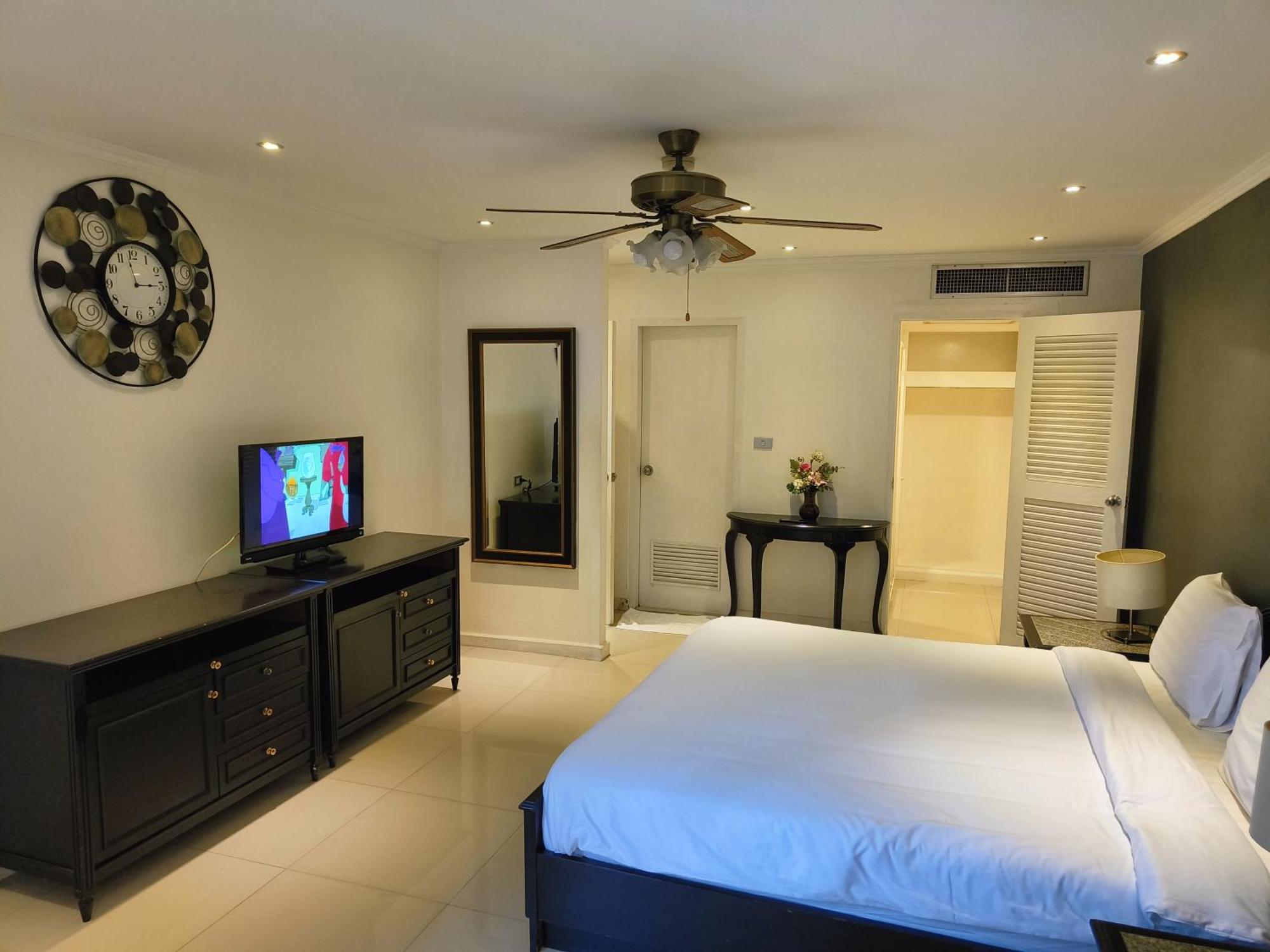 Отель Omni Tower Sukhumvit Nana Direct Бангкок Экстерьер фото