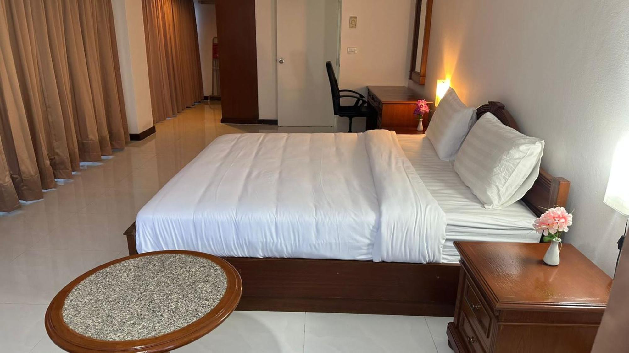 Отель Omni Tower Sukhumvit Nana Direct Бангкок Экстерьер фото