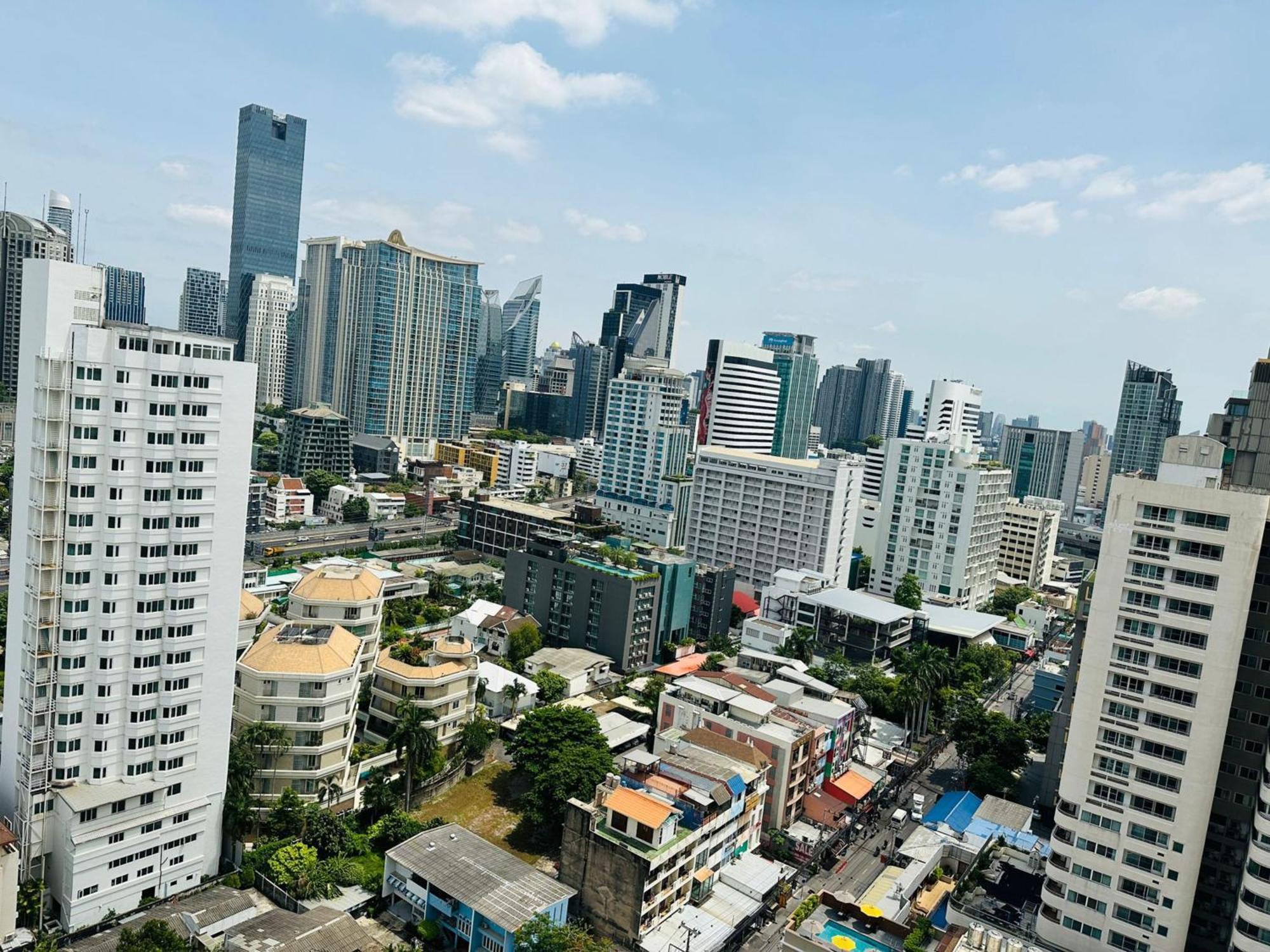 Отель Omni Tower Sukhumvit Nana Direct Бангкок Экстерьер фото