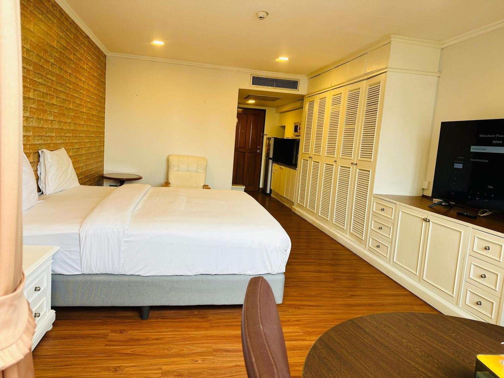 Отель Omni Tower Sukhumvit Nana Direct Бангкок Экстерьер фото