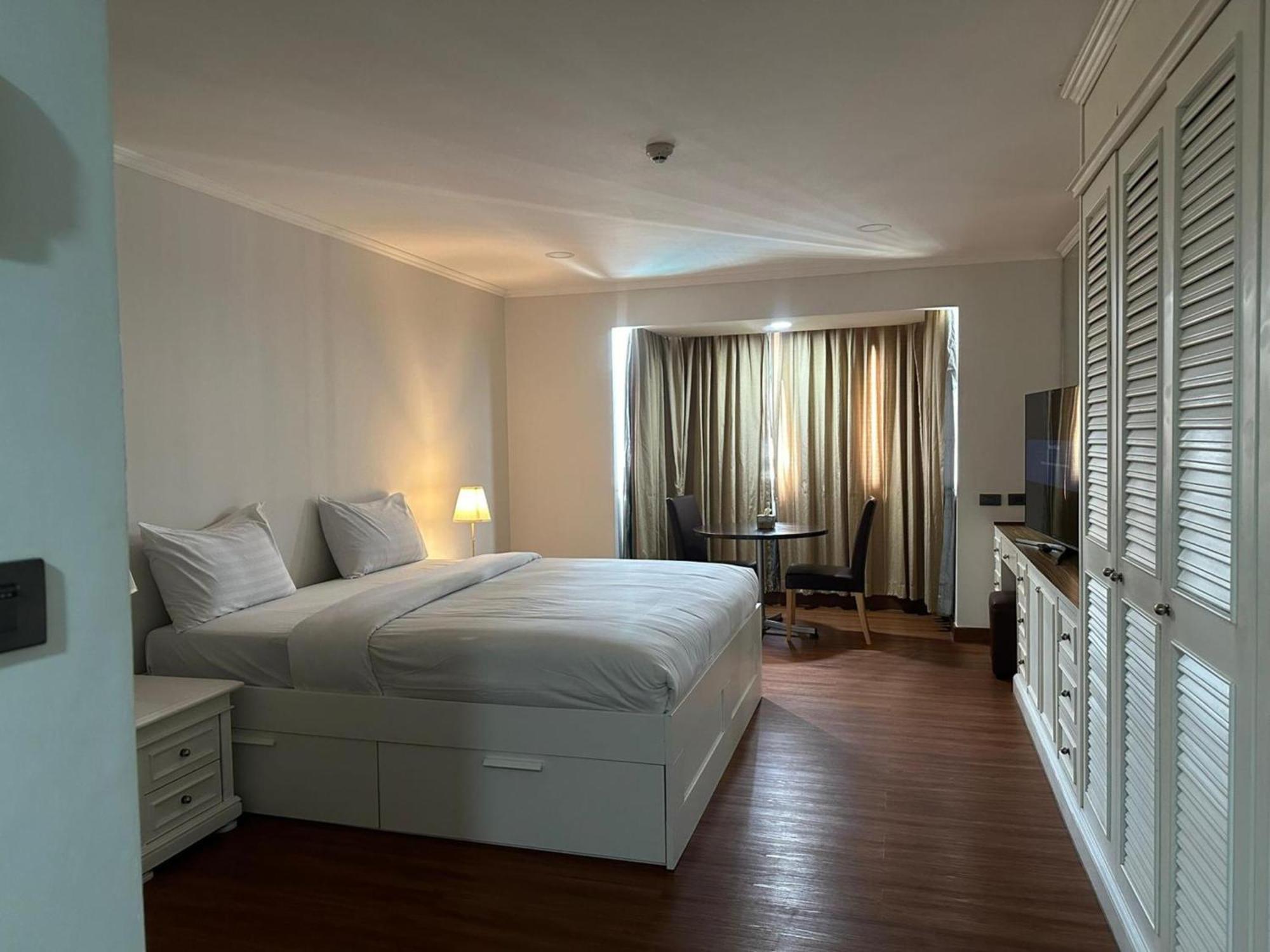 Отель Omni Tower Sukhumvit Nana Direct Бангкок Экстерьер фото