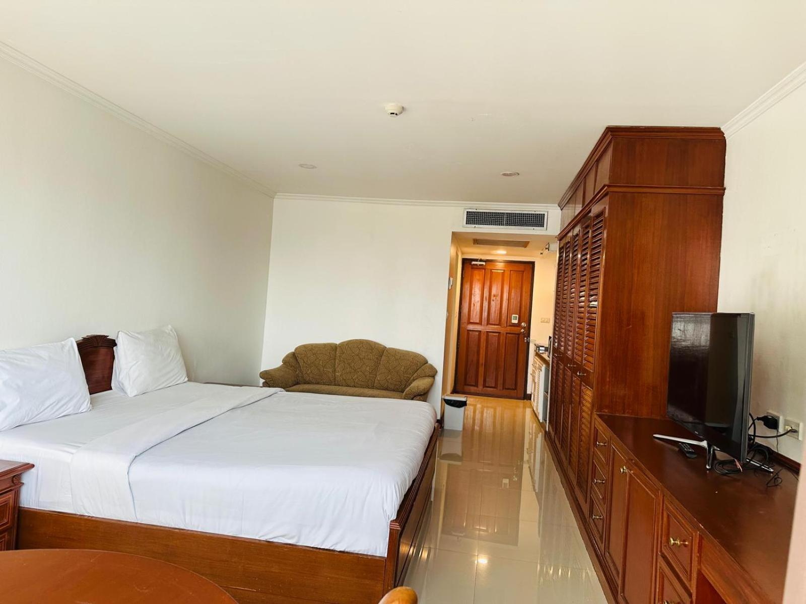 Отель Omni Tower Sukhumvit Nana Direct Бангкок Экстерьер фото