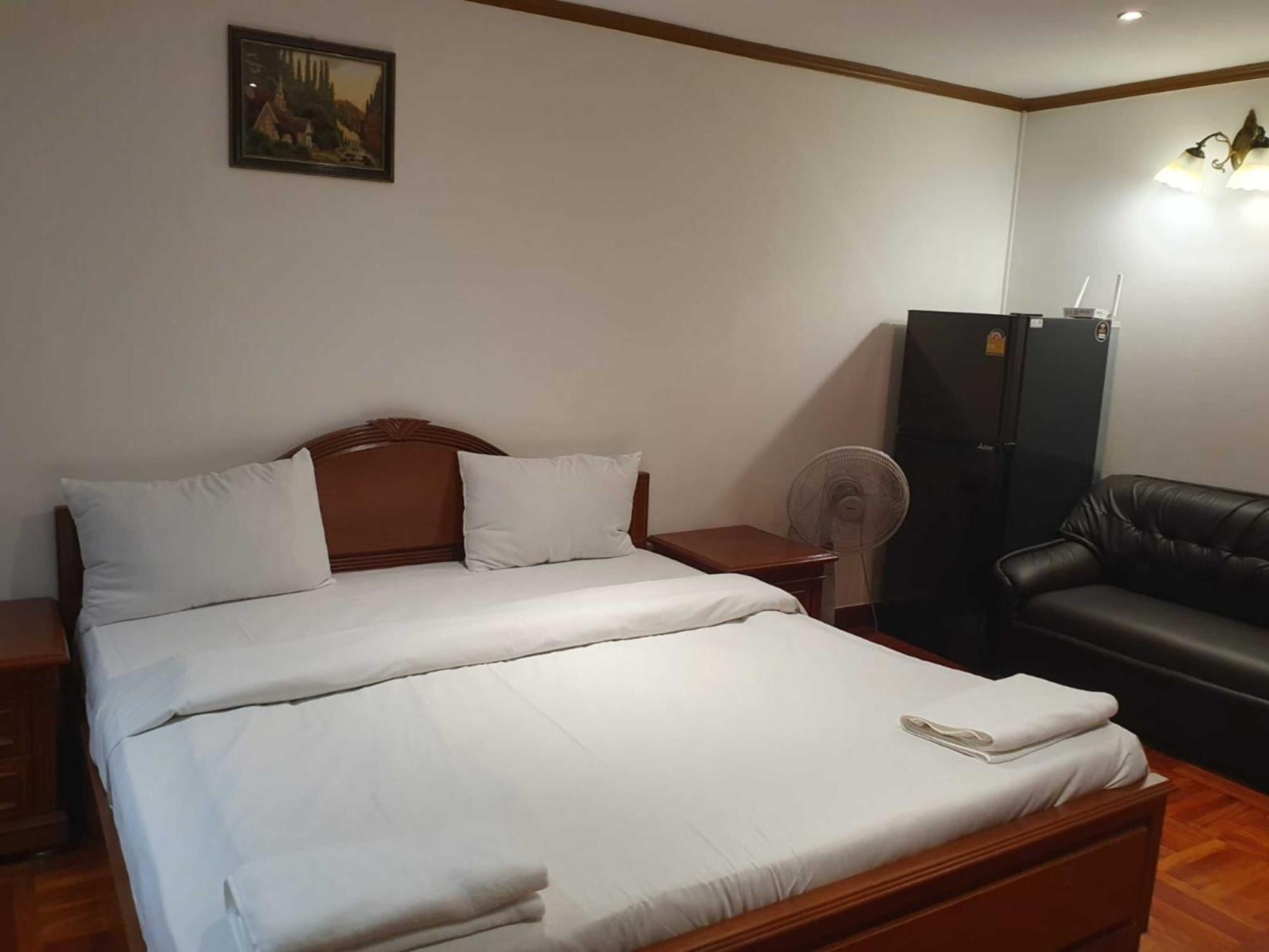 Отель Omni Tower Sukhumvit Nana Direct Бангкок Экстерьер фото