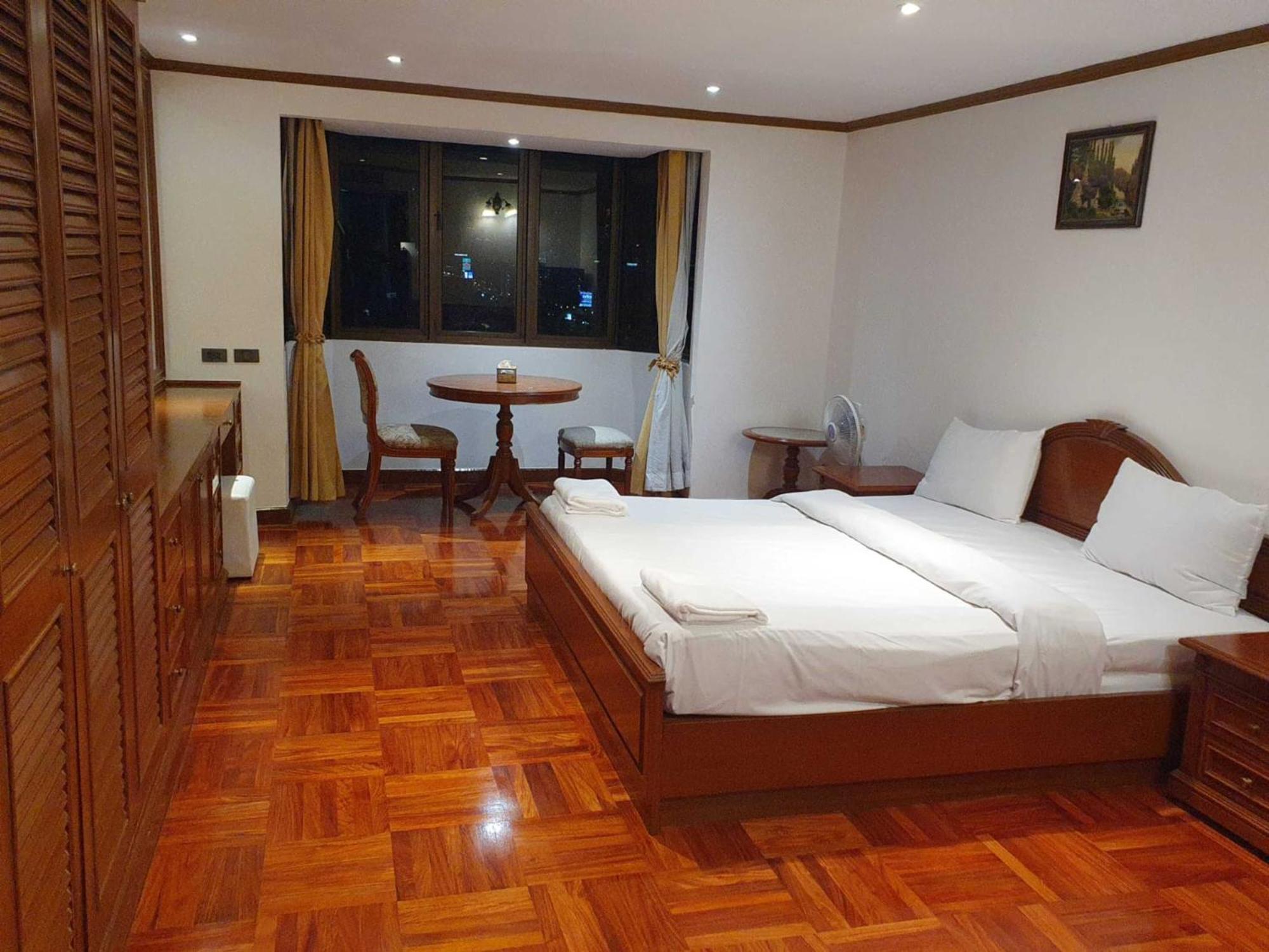 Отель Omni Tower Sukhumvit Nana Direct Бангкок Экстерьер фото