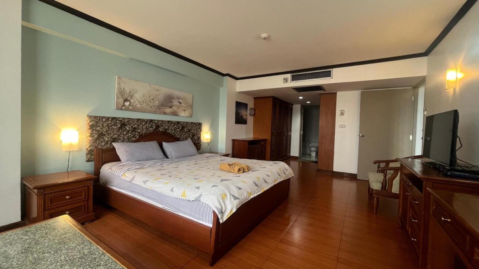 Отель Omni Tower Sukhumvit Nana Direct Бангкок Экстерьер фото