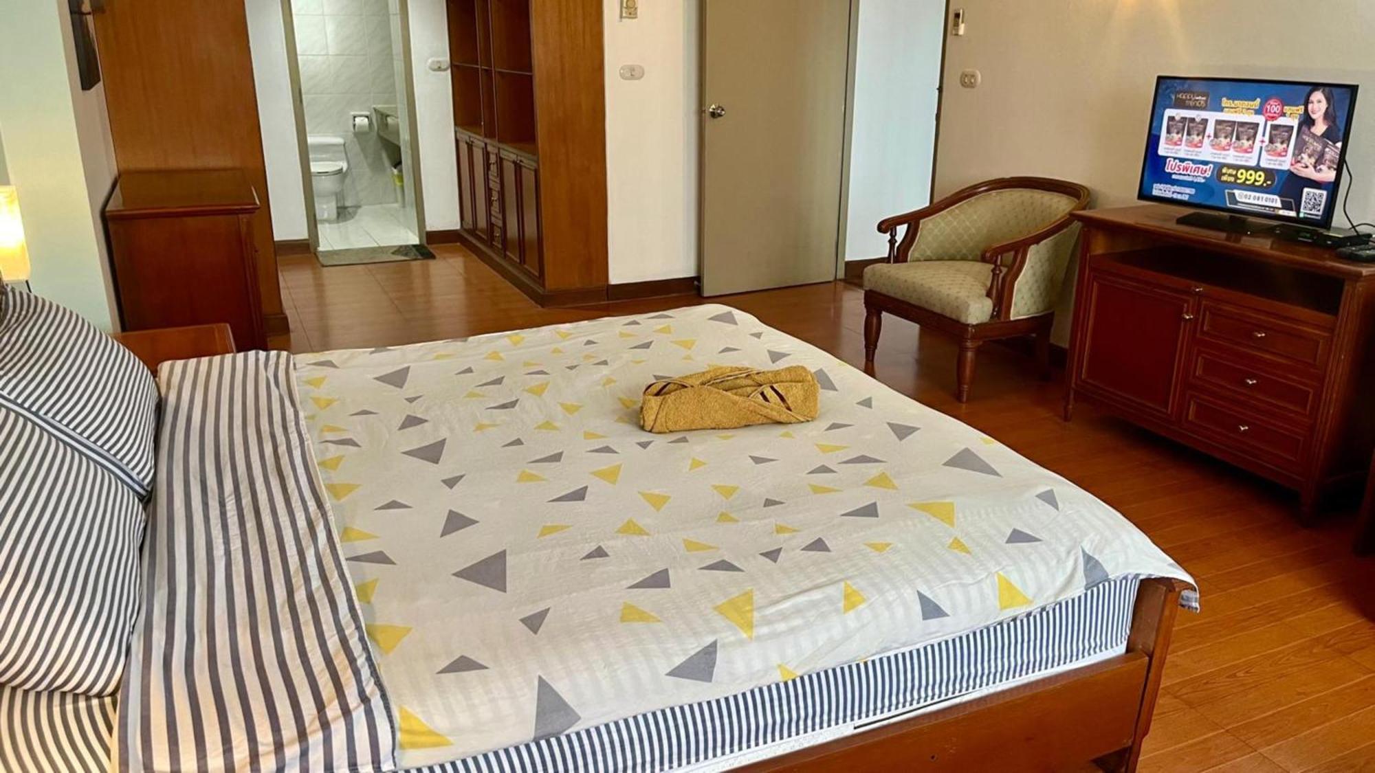 Отель Omni Tower Sukhumvit Nana Direct Бангкок Экстерьер фото